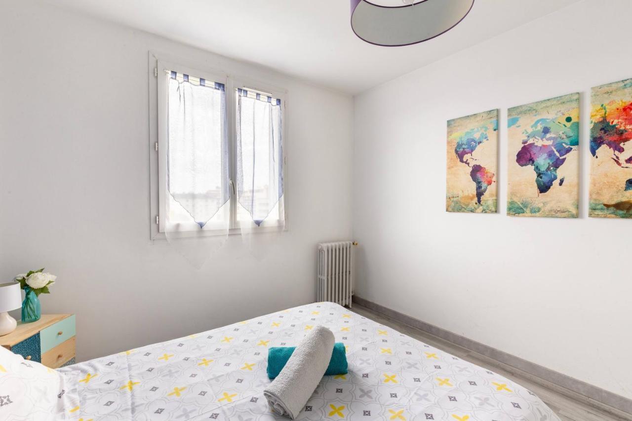 Appart T3 Bien Situe A Bourges + Wifi エクステリア 写真