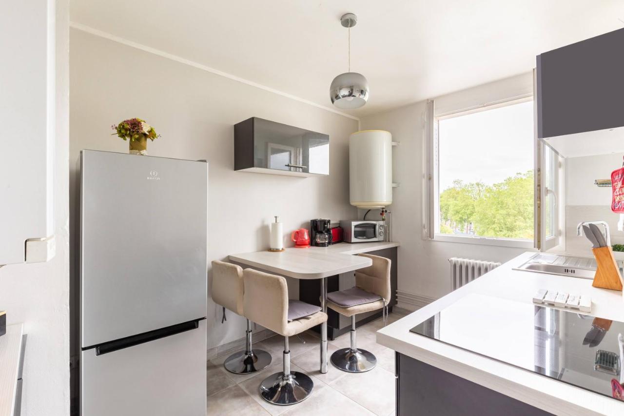 Appart T3 Bien Situe A Bourges + Wifi エクステリア 写真