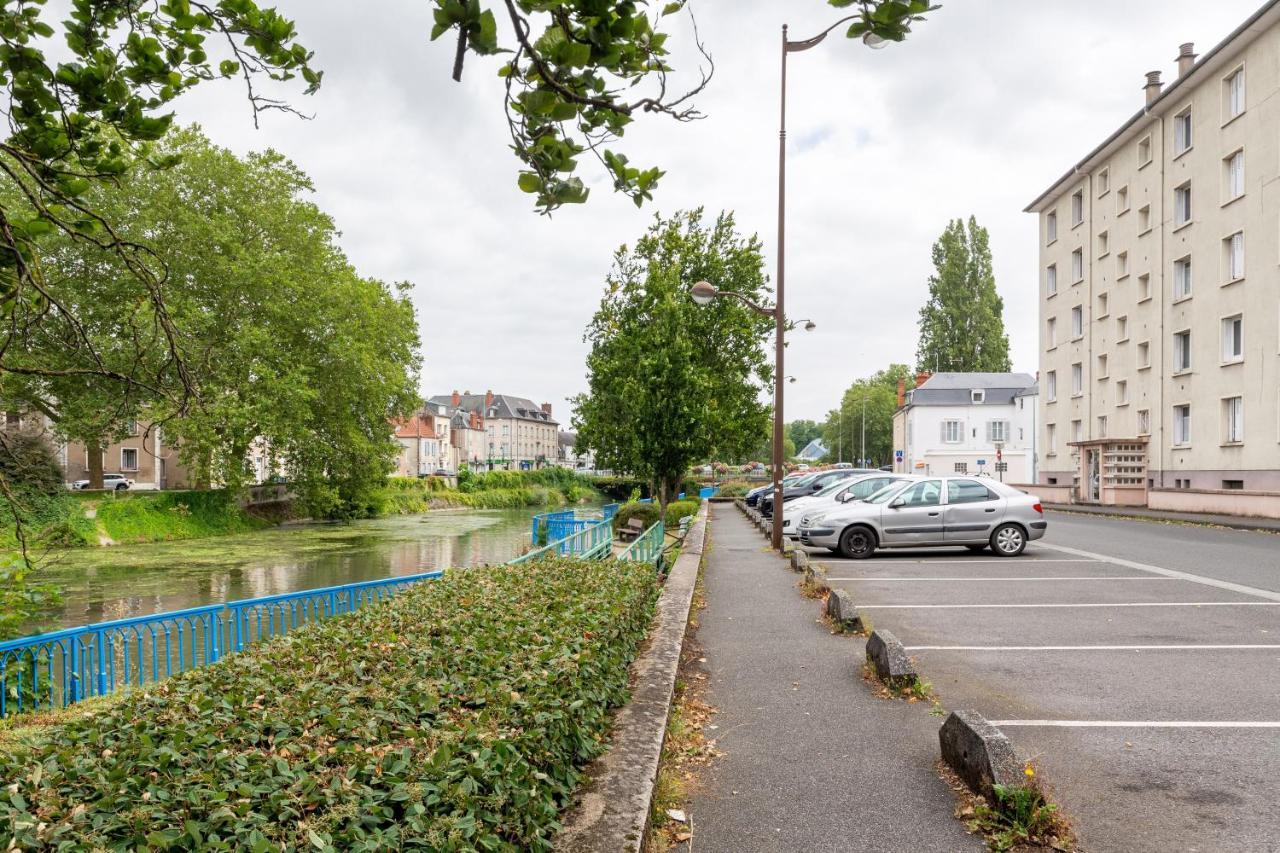 Appart T3 Bien Situe A Bourges + Wifi エクステリア 写真